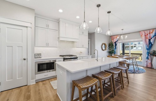Waukee House | NEW POOL! Includes sauna, hot tub, exercise room. Sleeps 14; 3 full baths.