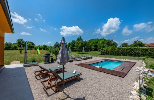 Sumber Villa | New pool villa, private 4000 sqm garden