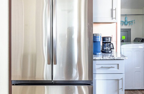 Memphis House | *NEW* Popcorn & Pacmac | Delightful Memphis gem