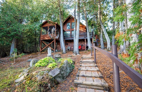 Grand Marais Cabin | NEW POPLAR LAKE LISTING! "Up the Gunflint Trail!" 2 bdrm., 1 ba. lakefront cabin