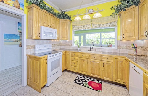 Uptown - Upper Duval House | NEW PRICING: DRIVE TO YOUR GETAWAY - BIG Pool, Steps to Beach & Free Parking