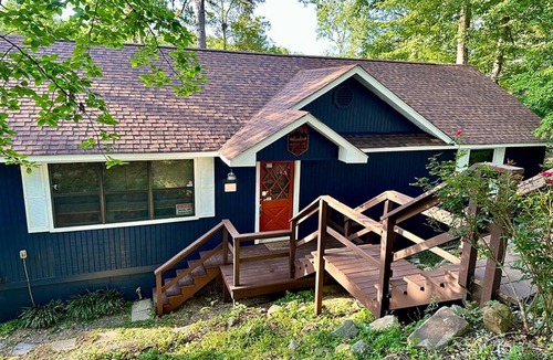Mid America House | New pricing! Lakefront with huge screened deck!