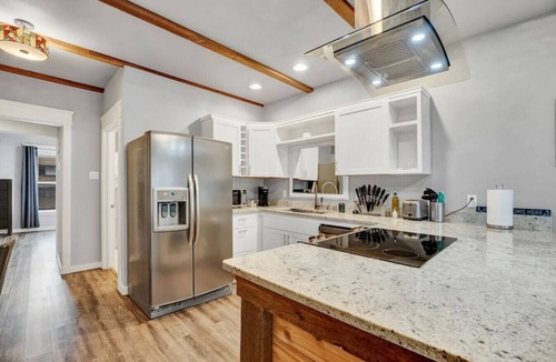 Hilltop Apartment | New! Prime DT Modern - Extended stay Equipped!