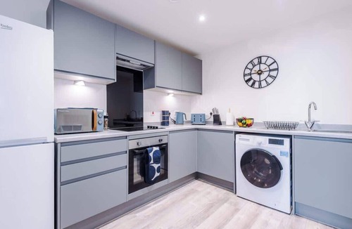 Vauxhall Apartment | NEW! Pristine 2-Bed Flat, Great Location, Sleeps 6