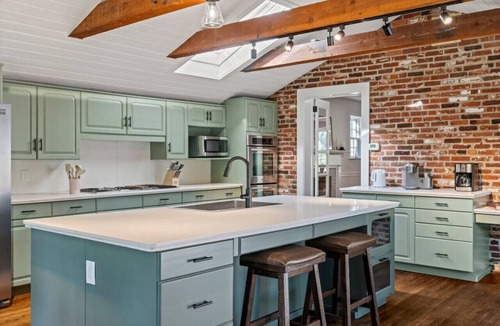 Newtown Square Apartment | New Pristine Suburban Escape