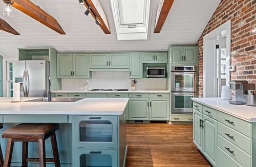 Newtown Square Apartment | New Pristine Suburban Escape