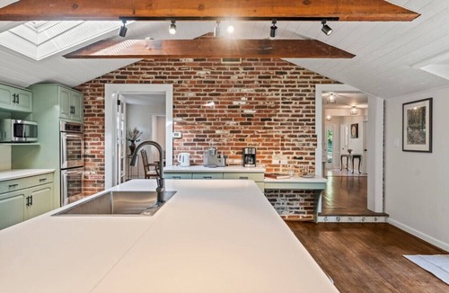 Newtown Square Apartment | New Pristine Suburban Escape