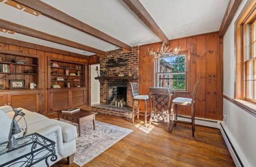 Newtown Square House | New Pristine Suburban Escape