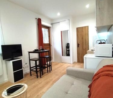 Bellegarde-sur-Valserine Apartment | New - Private Parking