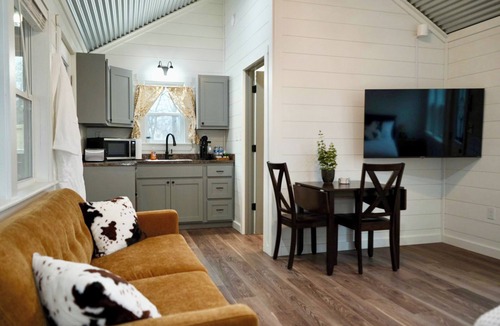 Ardmore Cabin | NEW! Private 4-Acre Cabin: Hot Tub & King Bed near Lake Murray & Casinos. Clean!