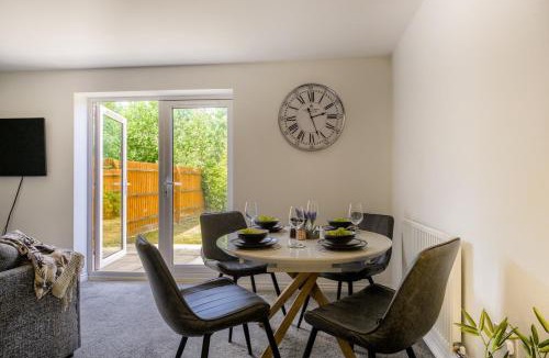 Kinlet House | NEW! Private Driveway, Spacious, 2 Bathroom, Fast WiFi