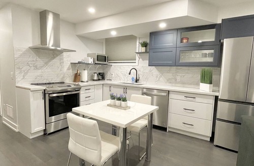 Fairbank Apartment | New Private Entrance Bright Boutique 1 Bedroom Suite with Patio
