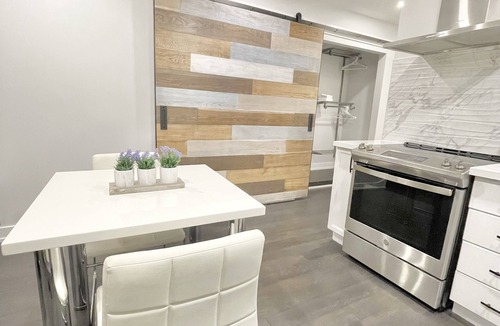 Fairbank Apartment | New Private Entrance Bright Boutique 1 Bedroom Suite with Patio