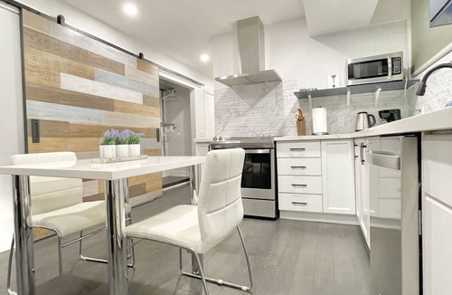 Fairbank Apartment | New Private Entrance Bright Boutique 1 Bedroom Suite with Patio