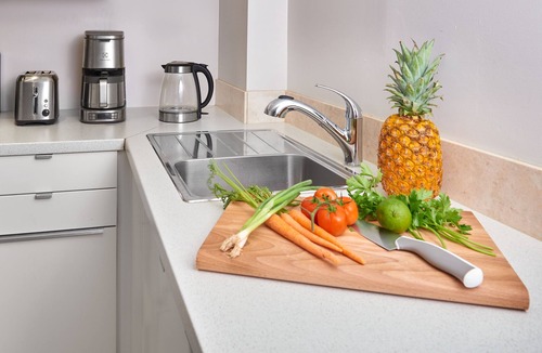 Aurora Apartment | New & Private Modern Suite | Free Parking | Walk To Shops & Cafés