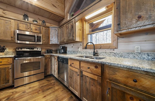 Morganton Cabin | NEW! Private Mountain Cabin in Gated Community w/Mtn Views, Hot Tub & Game Room