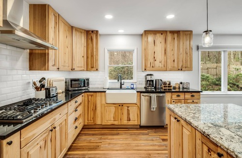 Celo House | New! Private Waterfall! King Suite~Pet Friendly