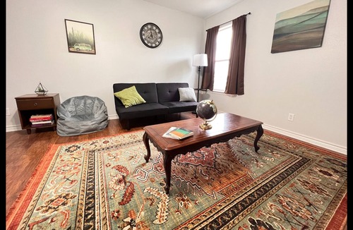 Bonanza House | ★ NEW PRIVATE WORK/TRAVEL SUITE in Laredo! ★