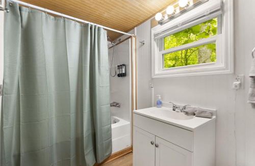 Stanton House | NEW, Promo Pricing - Premium Woodland Loft Retreat