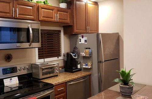 Albany Apartment | NEW Queen Bed Modern Entire Apt!