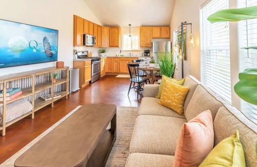 Palmer House | New/Quiet 2bd Suite w/WiFi, Laundry, Full Kitchen!