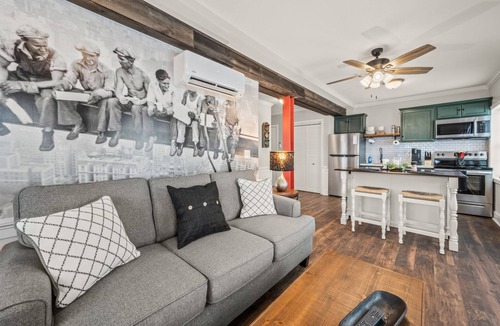 Wallingford Center Apartment | New Railside Residents