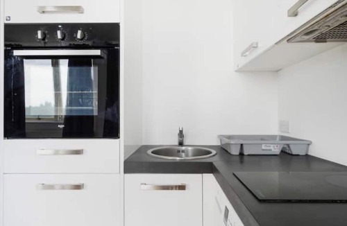 Watton at Stone Apartment | New Refurb Private Large Studio