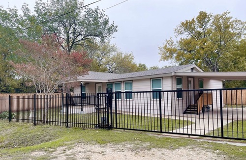 Manor House | *New remodel- Modern Home