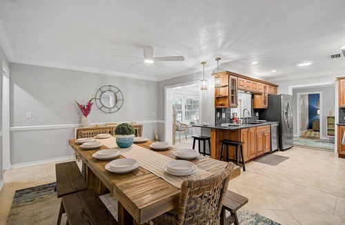 Palma Sola House | New Remodel-Private Pool- Elegant Coastal Chic-15