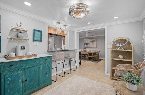 Palma Sola House | New Remodel-Private Pool- Elegant Coastal Chic-15