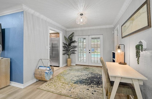 Palma Sola House | New Remodel-Private Pool- Elegant Coastal Chic-15