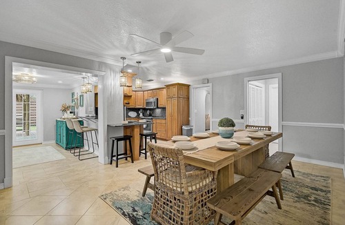 Palma Sola House | New Remodel-Private Pool- Elegant Coastal Chic-15