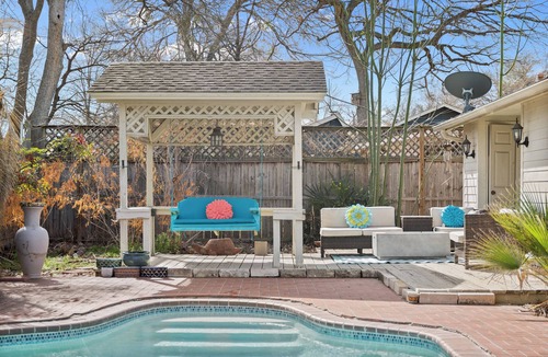 Austin House | New Remodeled 4 BDRM Central Austin W/Pool & Patio
