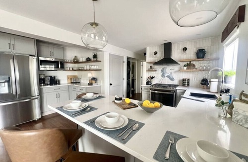 Tully House | NEW! Remodeled 5BR/3.5BA Lake House!