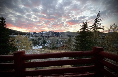 Deer Valley House | New Remodeled interior plus outside updated in Upper DV walk to Silver Lake