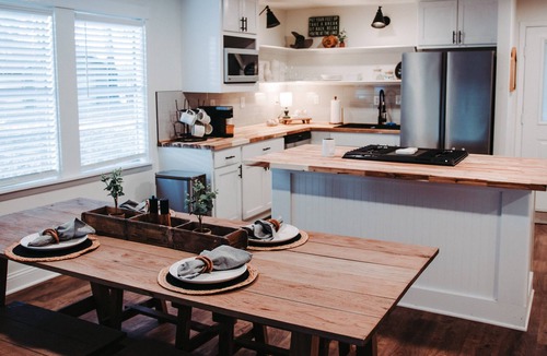 Lone Star House | NEW! Remodeled Lonestar Lakefront 2 Hours From Dallas