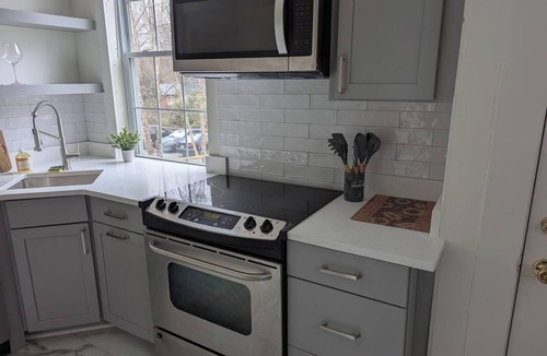 Durham Apartment | NEW! Renovated 2Br/1Ba Convenient to 9th St, NCSSM