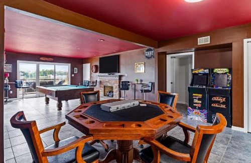 Utica House | New Renovated 5BD Home with Hot Tub Sauna & Game Rm