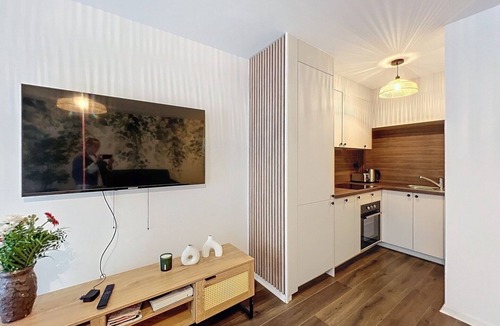 Chessy Apartment | New Renovated Apartment at DISNEYLAND, 1 min walk from RER with free PARKING