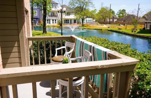 George Bush Park/Eldridge Condo | New renovated condo/lake view in Energy Corridor