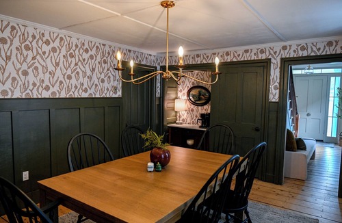 Bennington House | NEW! Renovated historic 3 BR 2 full BA. Walkable to downtown. Restaurants/Shops