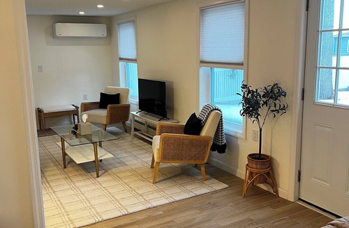 Woodland Park Apartment | New Renovated, Luxury 1-bedroom apartment with AC in Woodland Park