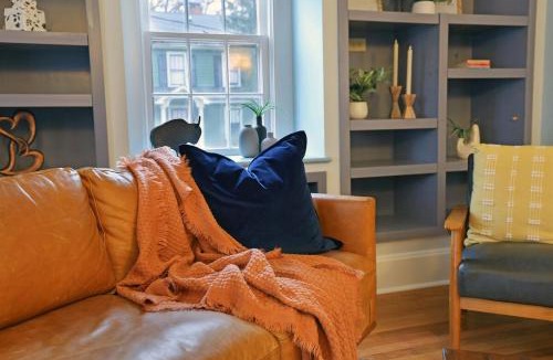 Durham Apartment | New & Renovated MCM Duplex 3 mi to DT Durham