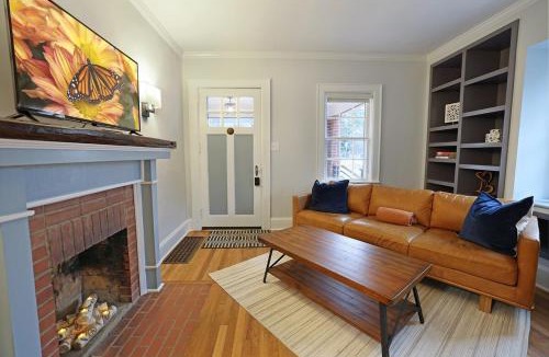 Durham Apartment | New & Renovated MCM Duplex 3 mi to DT Durham