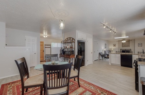 Northeast Heights House | NEW Renovated Private 3/2Home(King)Near Balloon Fiesta Park, Quiet Neighborhood!