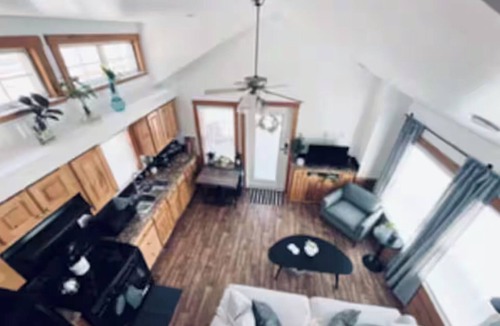 Hudson Bend Resort | NEW! Resort and Cozy Cottage