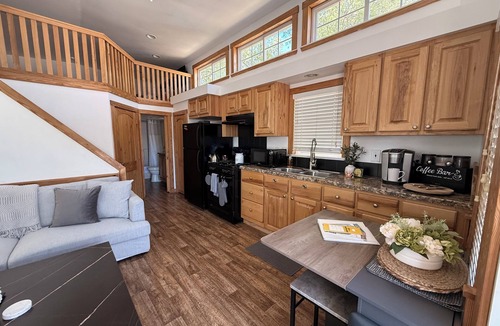 Hudson Bend Resort | NEW! Resort and Cozy Cottage
