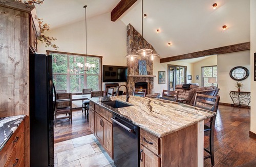 Breckenridge House | NEW Riffel's River Retreat- Elegant, Dog-Friendly, Mobility-Friendly!