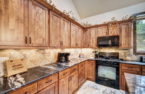 Breckenridge House | NEW Riffel's River Retreat- Elegant, Dog-Friendly, Mobility-Friendly!