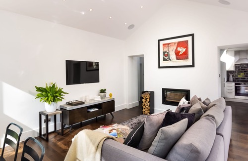 Bowland Bridge House | NEW - River Barn - 5 Star - Luxury Riverside Retreat